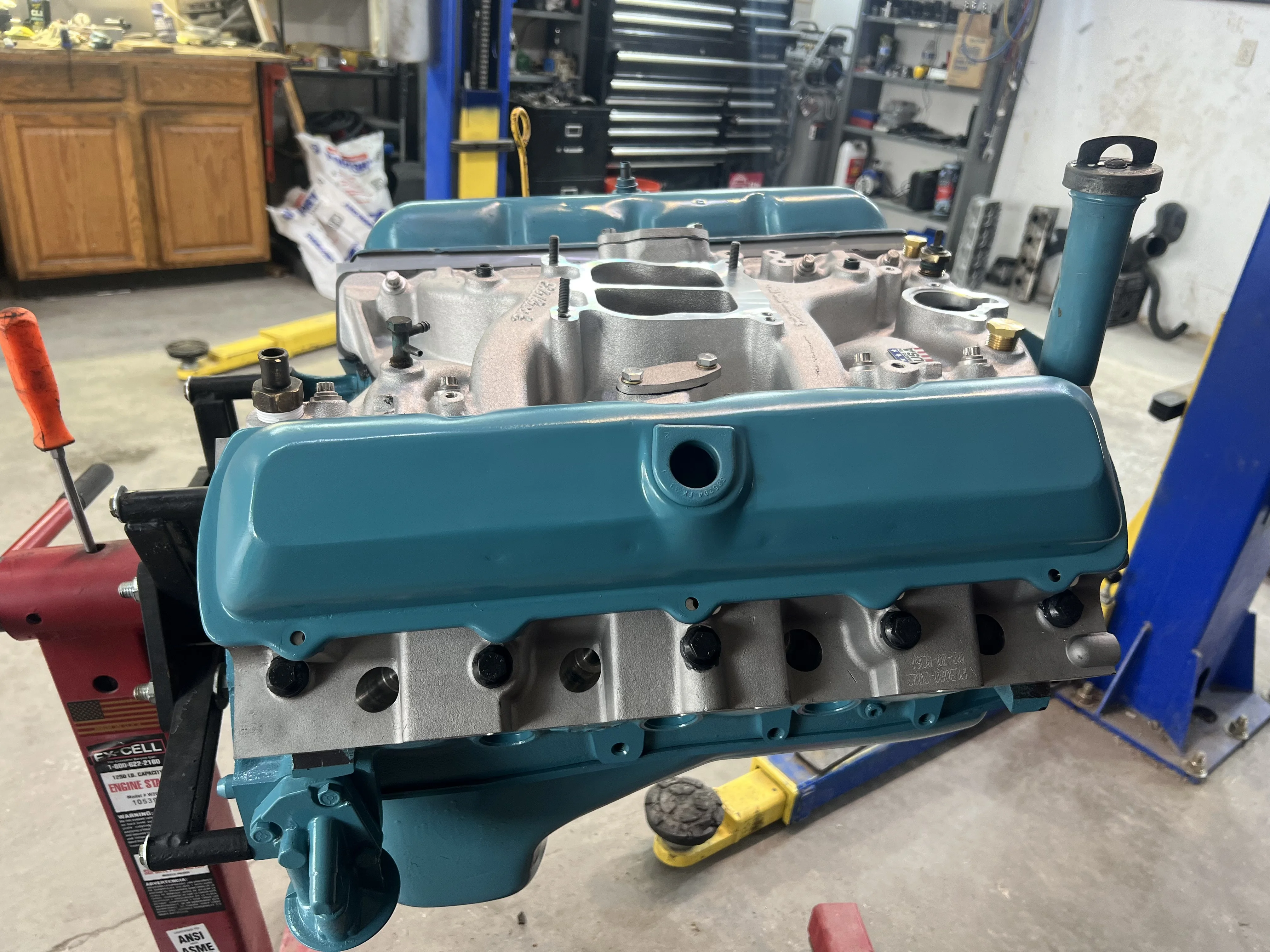 Rebuilt Pontiac V8 with teal valve covers